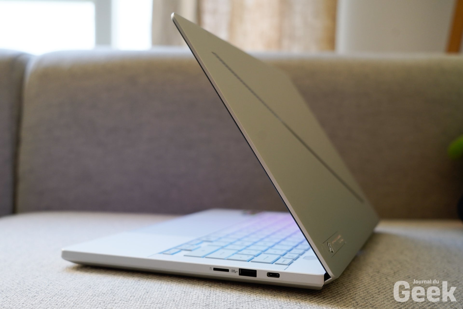 Asus Rog Zephyrus G14 (2025) 09