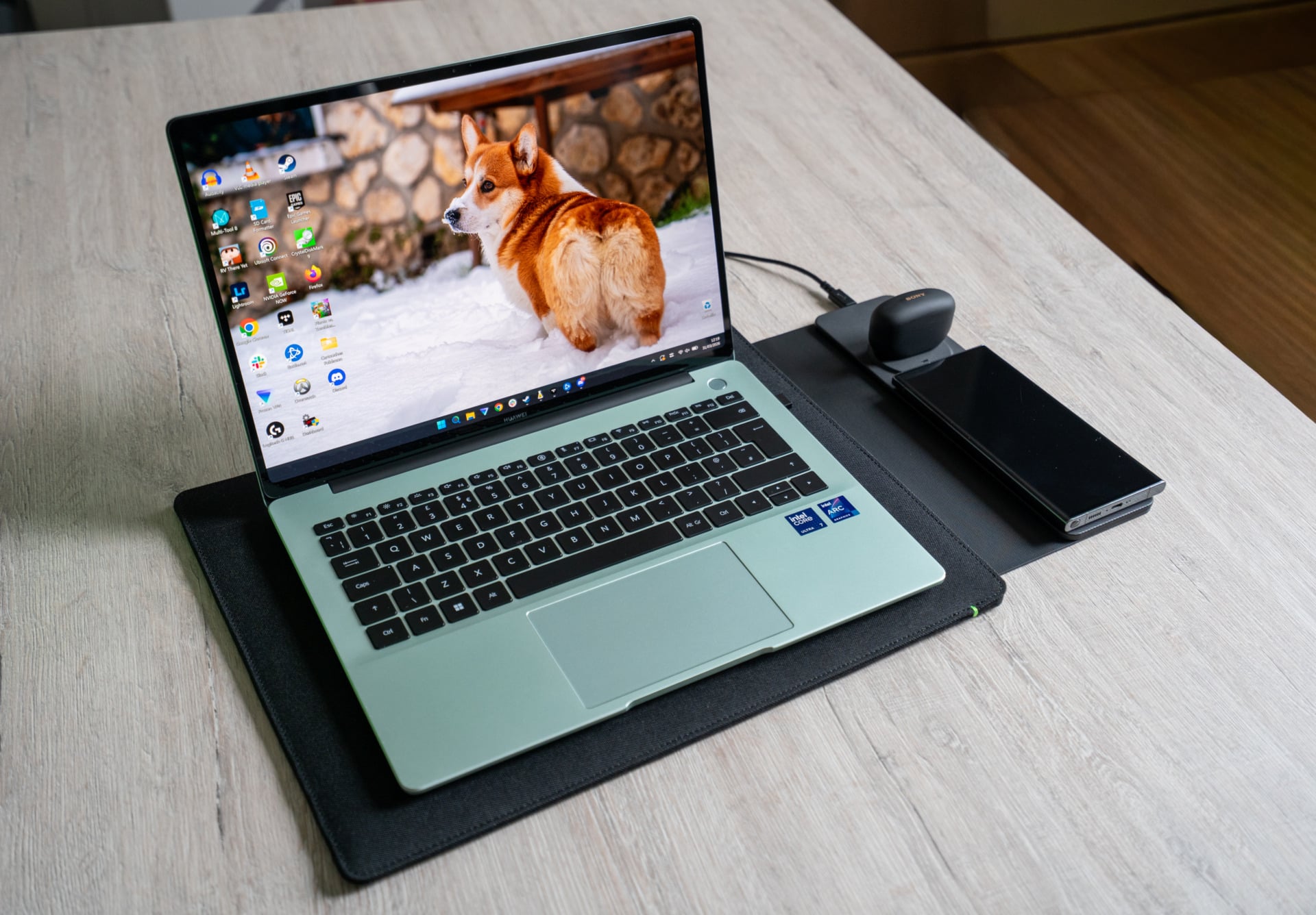 Test Pochette Razer 16" avec charge à induction